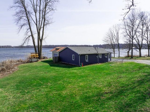 7715 N Spruce Lane, New Carlisle, IN 46552