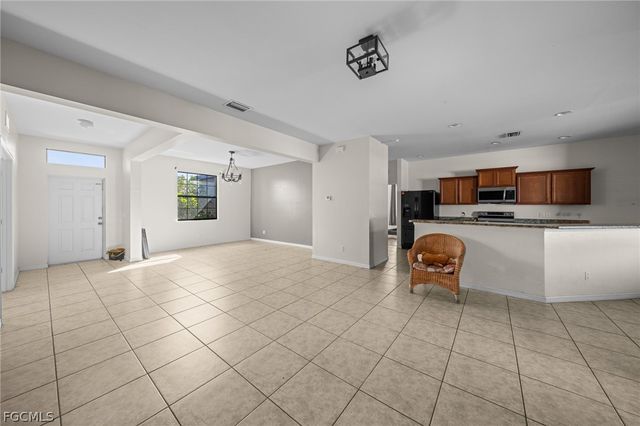 2210 SW 19th AVE, Cape Coral, FL 33991