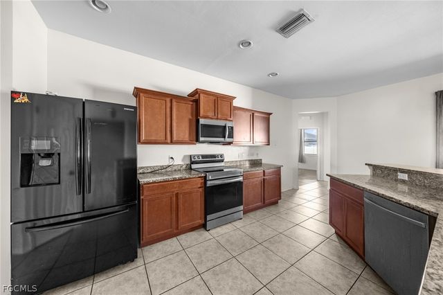 2210 SW 19th AVE, Cape Coral, FL 33991