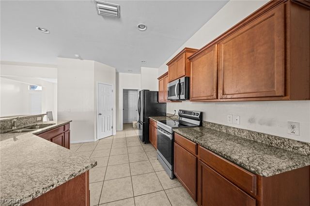 2210 SW 19th AVE, Cape Coral, FL 33991