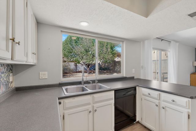 10715 Kielich Avenue NE, Albuquerque, NM 87111