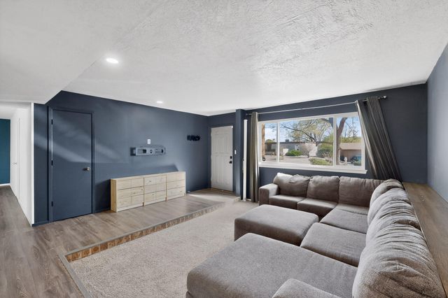 10715 Kielich Avenue NE, Albuquerque, NM 87111