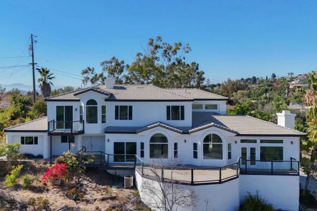 1522 Maxwell Lane, Vista, CA 92084