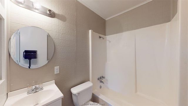 204 Lynn Drive B, Bryan, TX 77801