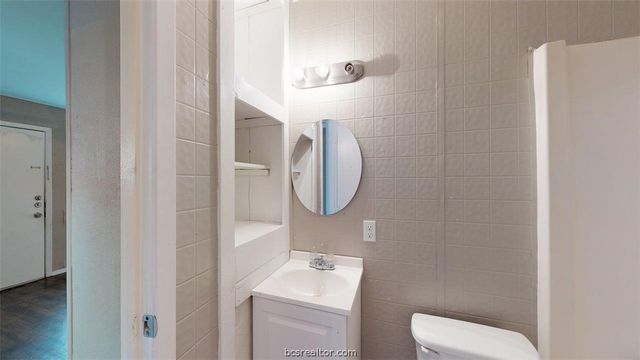 204 Lynn Drive B, Bryan, TX 77801