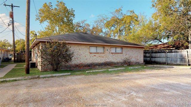 204 Lynn Drive B, Bryan, TX 77801