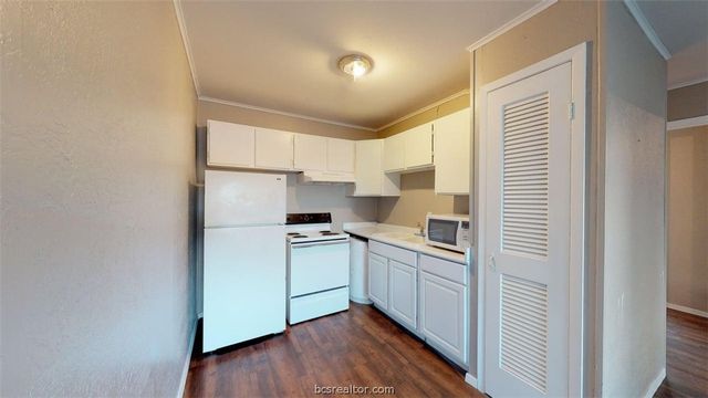 204 Lynn Drive B, Bryan, TX 77801