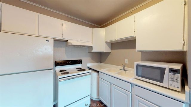 204 Lynn Drive B, Bryan, TX 77801