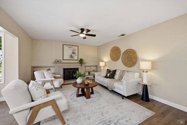 488 Casa Verde Cir, Petaluma, CA 94954