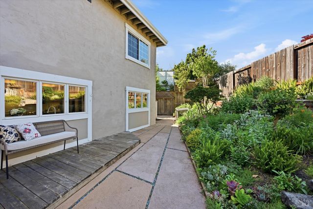 488 Casa Verde Cir, Petaluma, CA 94954