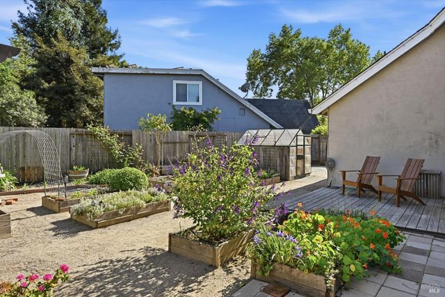 488 Casa Verde Cir, Petaluma, CA 94954