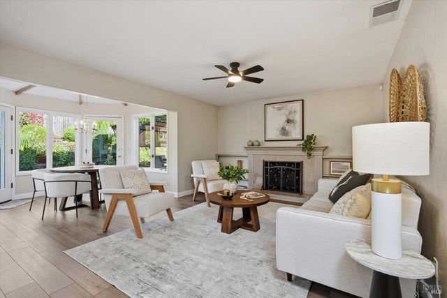 488 Casa Verde Cir, Petaluma, CA 94954