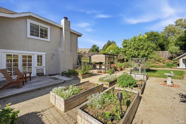 488 Casa Verde Cir, Petaluma, CA 94954