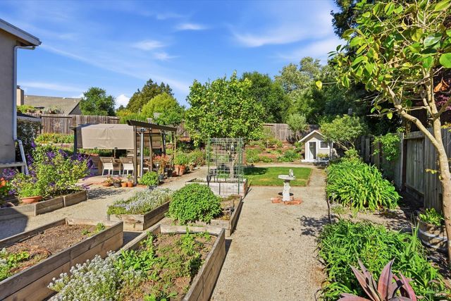 488 Casa Verde Cir, Petaluma, CA 94954