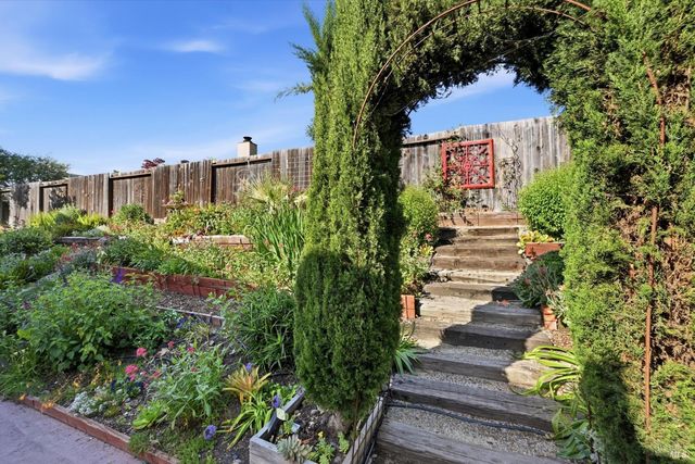 488 Casa Verde Cir, Petaluma, CA 94954