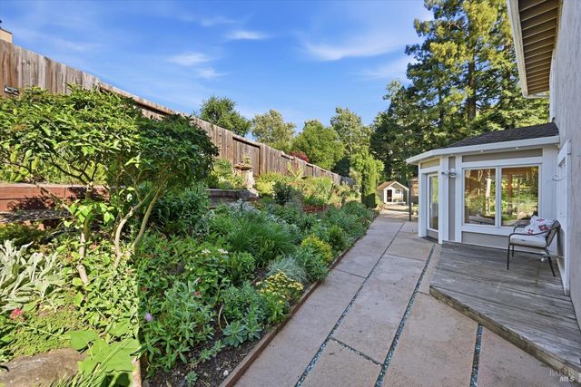 488 Casa Verde Cir, Petaluma, CA 94954