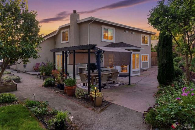 488 Casa Verde Cir, Petaluma, CA 94954