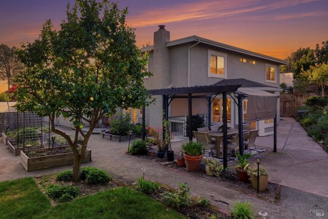 488 Casa Verde Cir, Petaluma, CA 94954