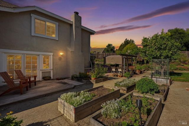 488 Casa Verde Cir, Petaluma, CA 94954