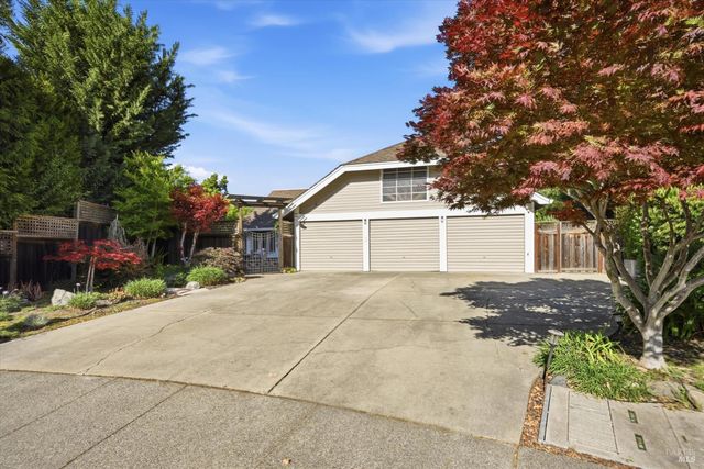 488 Casa Verde Cir, Petaluma, CA 94954