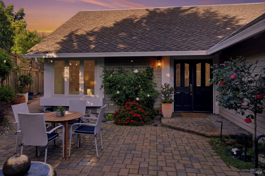 488 Casa Verde Cir, Petaluma, CA 94954