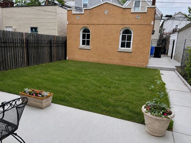 1851 N Fairfield Avenue, Chicago, IL 60647