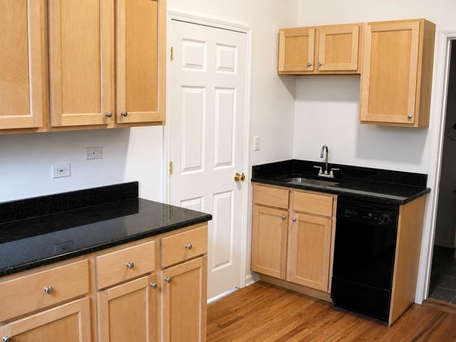 1851 N Fairfield Avenue, Chicago, IL 60647