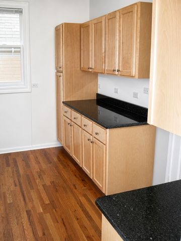 1851 N Fairfield Avenue, Chicago, IL 60647