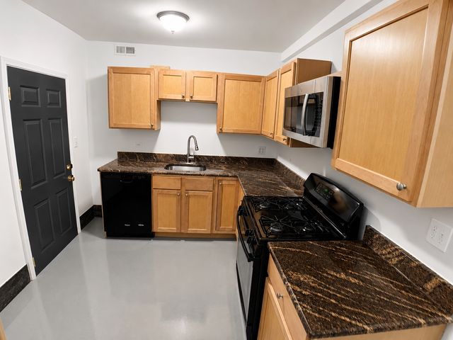 1851 N Fairfield Avenue, Chicago, IL 60647