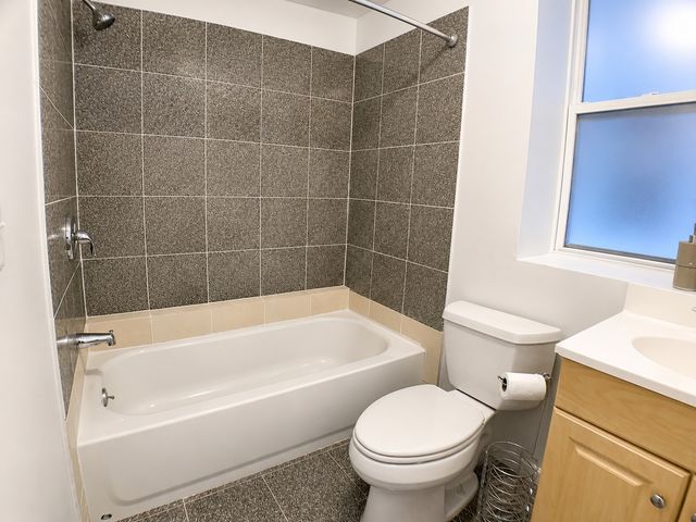 1851 N Fairfield Avenue, Chicago, IL 60647