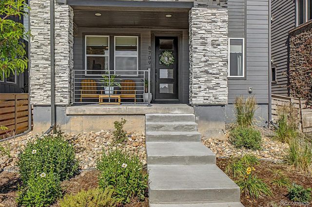8709 Middle Fork Street, Littleton, CO 80125