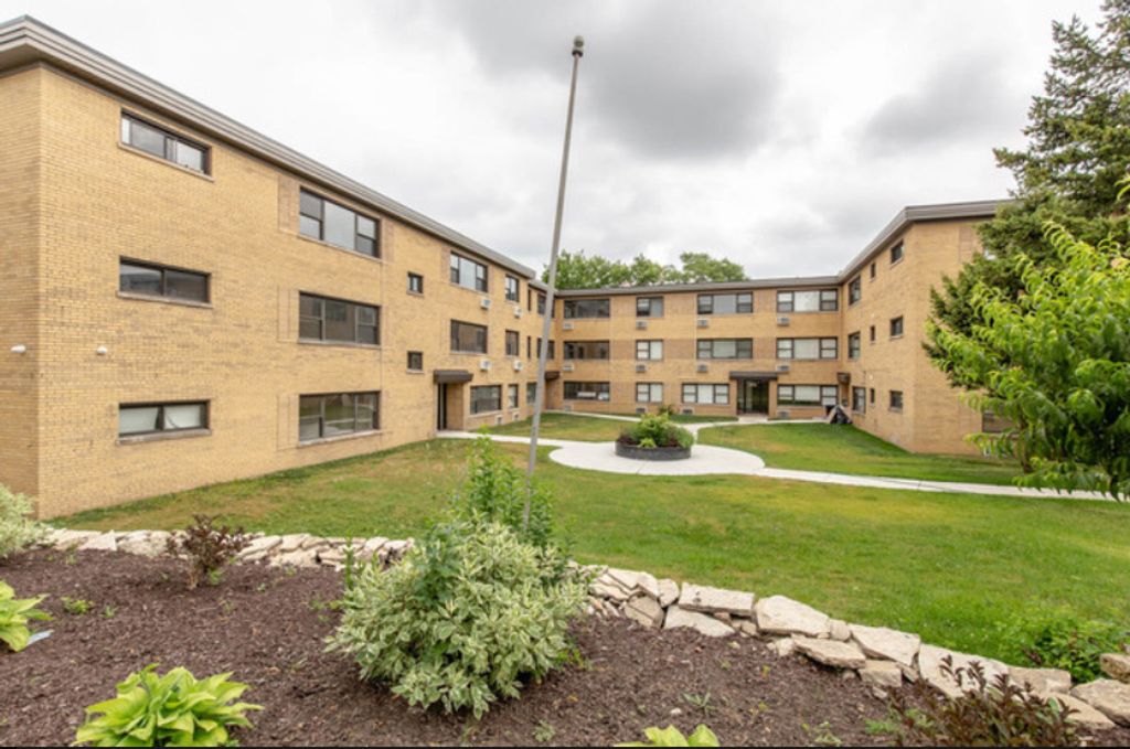 6807 N Ridge Boulevard 101, Chicago, IL 60645