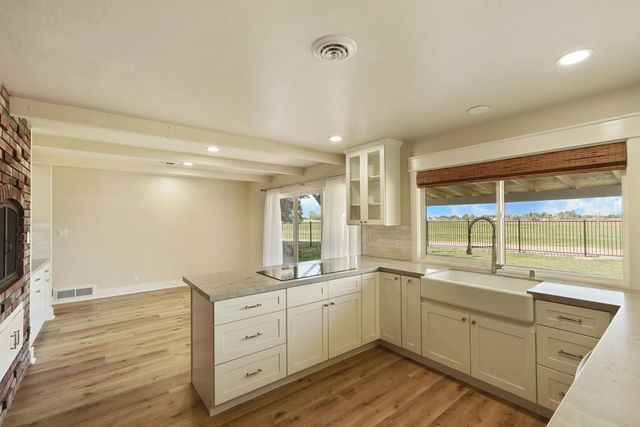 18211 E Jahant Rd, Acampo, CA 95220