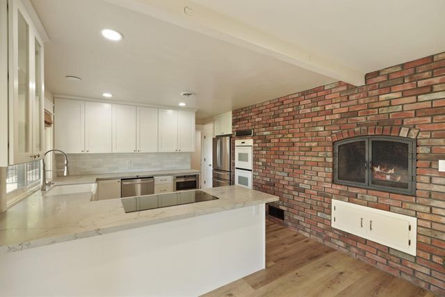 18211 E Jahant Rd, Acampo, CA 95220