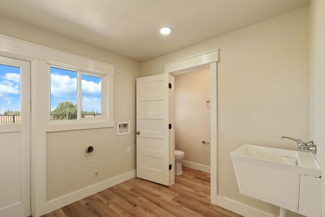 18211 E Jahant Rd, Acampo, CA 95220