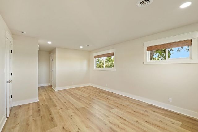 18211 E Jahant Rd, Acampo, CA 95220