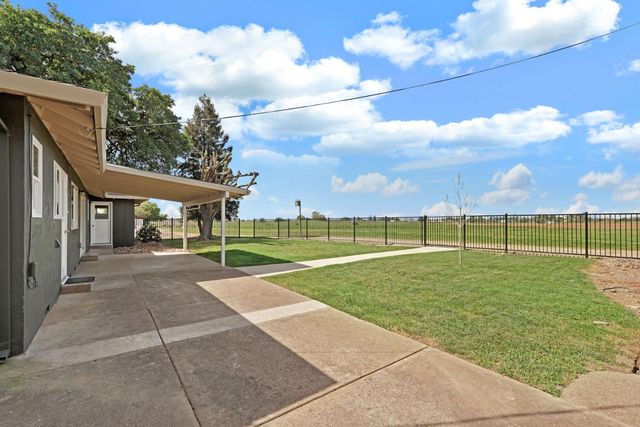 18211 E Jahant Rd, Acampo, CA 95220