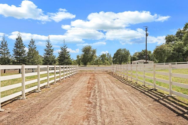 18211 E Jahant Rd, Acampo, CA 95220