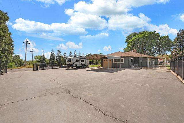 18211 E Jahant Rd, Acampo, CA 95220