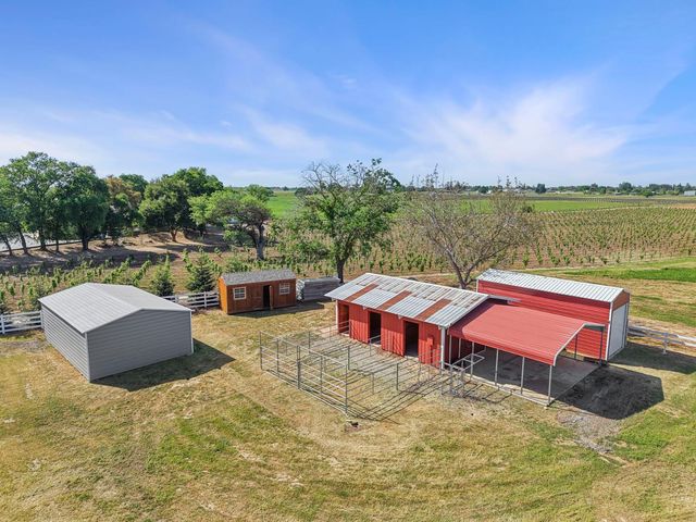 18211 E Jahant Rd, Acampo, CA 95220