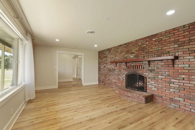 18211 E Jahant Rd, Acampo, CA 95220