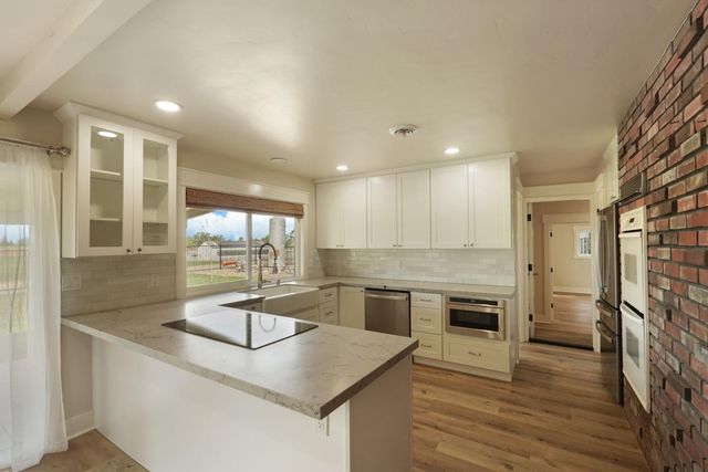 18211 E Jahant Rd, Acampo, CA 95220