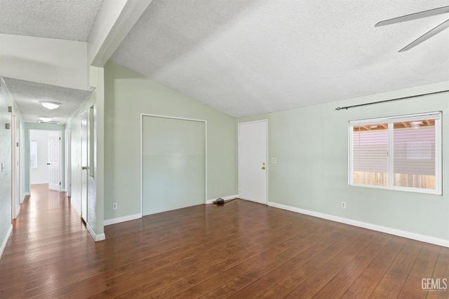 1301 Taft Hwy 92, Bakersfield, CA 93307