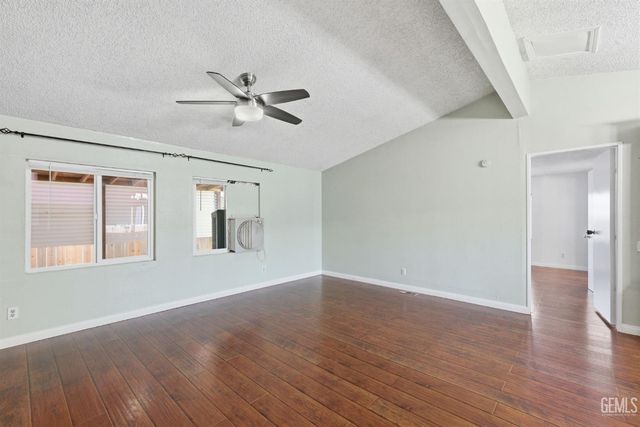 1301 Taft Hwy 92, Bakersfield, CA 93307