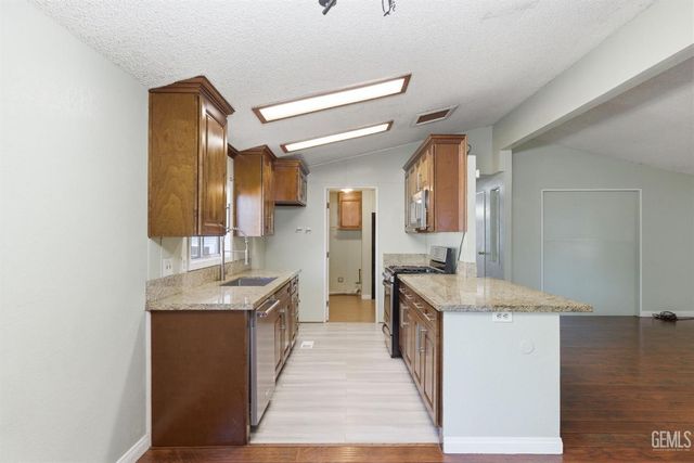 1301 Taft Hwy 92, Bakersfield, CA 93307