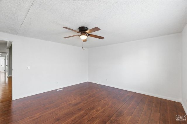 1301 Taft Hwy 92, Bakersfield, CA 93307