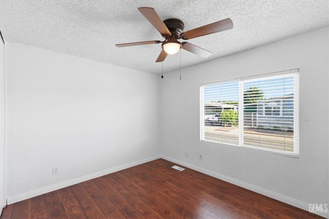 1301 Taft Hwy 92, Bakersfield, CA 93307