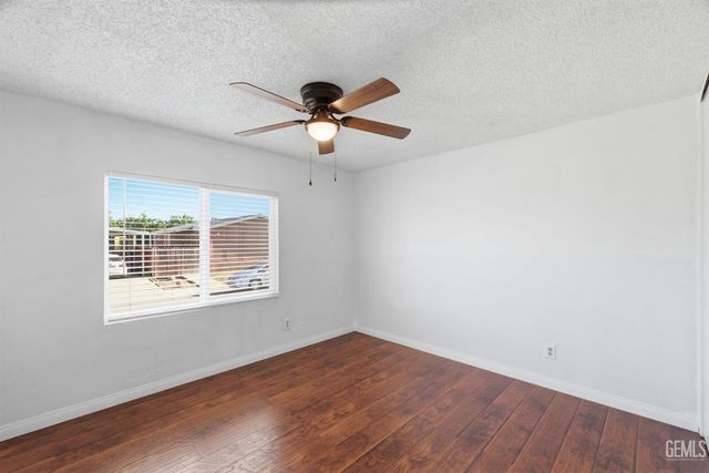 1301 Taft Hwy 92, Bakersfield, CA 93307