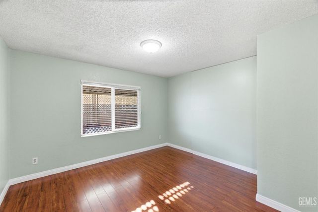 1301 Taft Hwy 92, Bakersfield, CA 93307