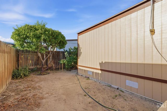 1301 Taft Hwy 92, Bakersfield, CA 93307